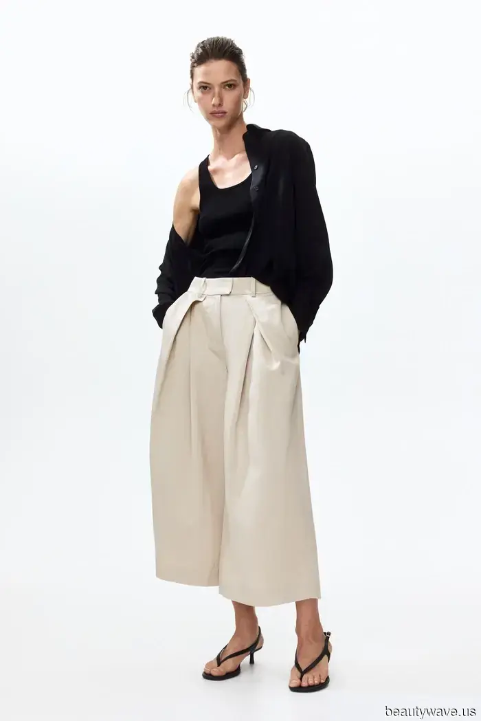 A Parigi, le donne più chic indossano uno di questi abbinamenti tra scarpe basse e pantaloni cropped.