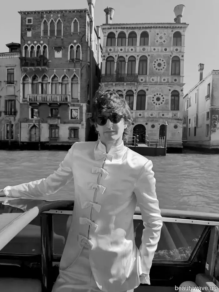 The Gritti Palace! 15th-Century Palaces! Bars by the Canal! Discover How to Experience Venice as a Local.