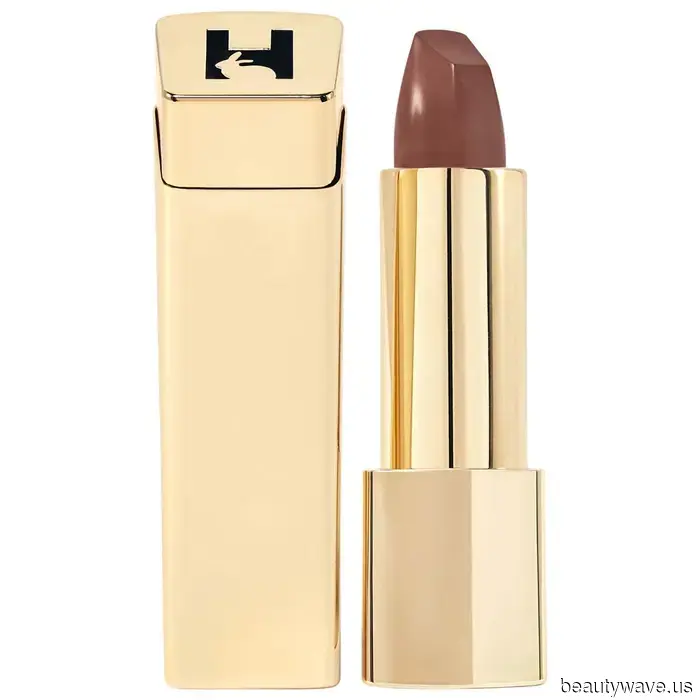 From Denim-Blue Eyes to Dark Matte Lips: The Most Sophisticated Makeup Trends to Try This Fall