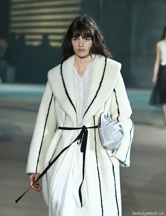 Cinematic! Jonathan Anderson Transforms the Hollywood Narrative for Dior Cruise 2027.