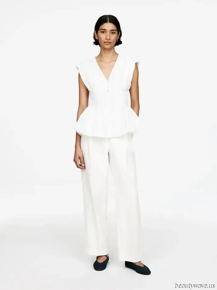 Is it just me, or are all the trendy girls now combining ballet flats with this anti-denim pant trend?