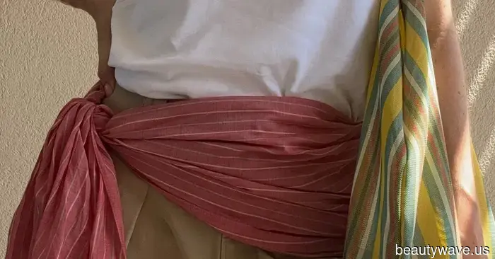 Le borse in rafia sono ancora di moda, ma secondo le persone chic di Londra e NYC, questa tendenza delle borse "datate" è ancora…