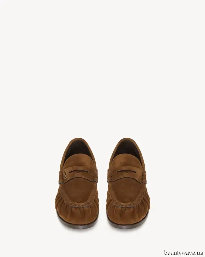 Blue jeans will always remain timeless, but these five shoe colors can give them a more modern touch.