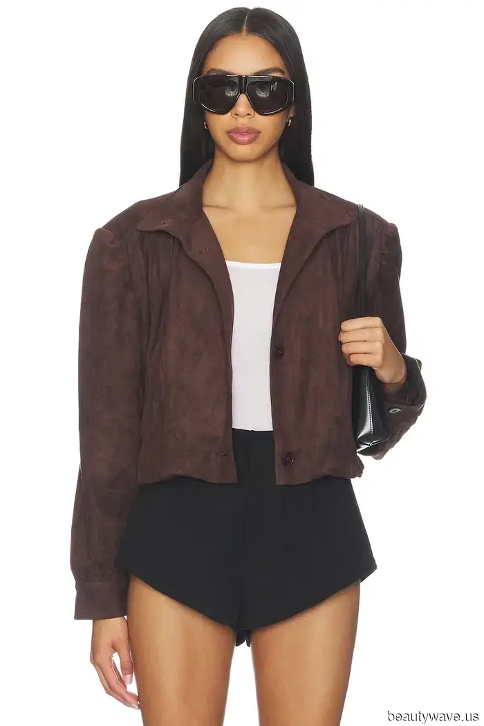 Plötzlich tragen alle Coolen sonnenverblasste Jeans&mdash;so stylst du sie diesen Frühling.