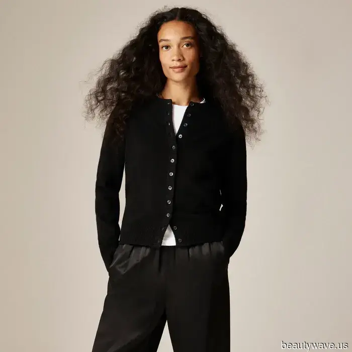 I'm a fan of the '90s minimalist style—here are the items I'm considering for spring.