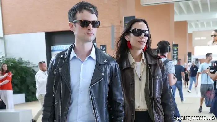 Более стильный, чем леггинсы и кроссовки, это удобный комплект из плоской обуви и брюк, который модные люди носят в аэропорт…