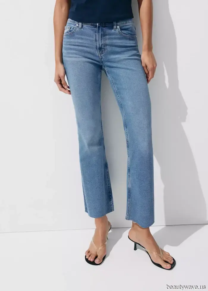 Jennifer Aniston just rocked a jeans and shoe combination that I would never consider for summer.