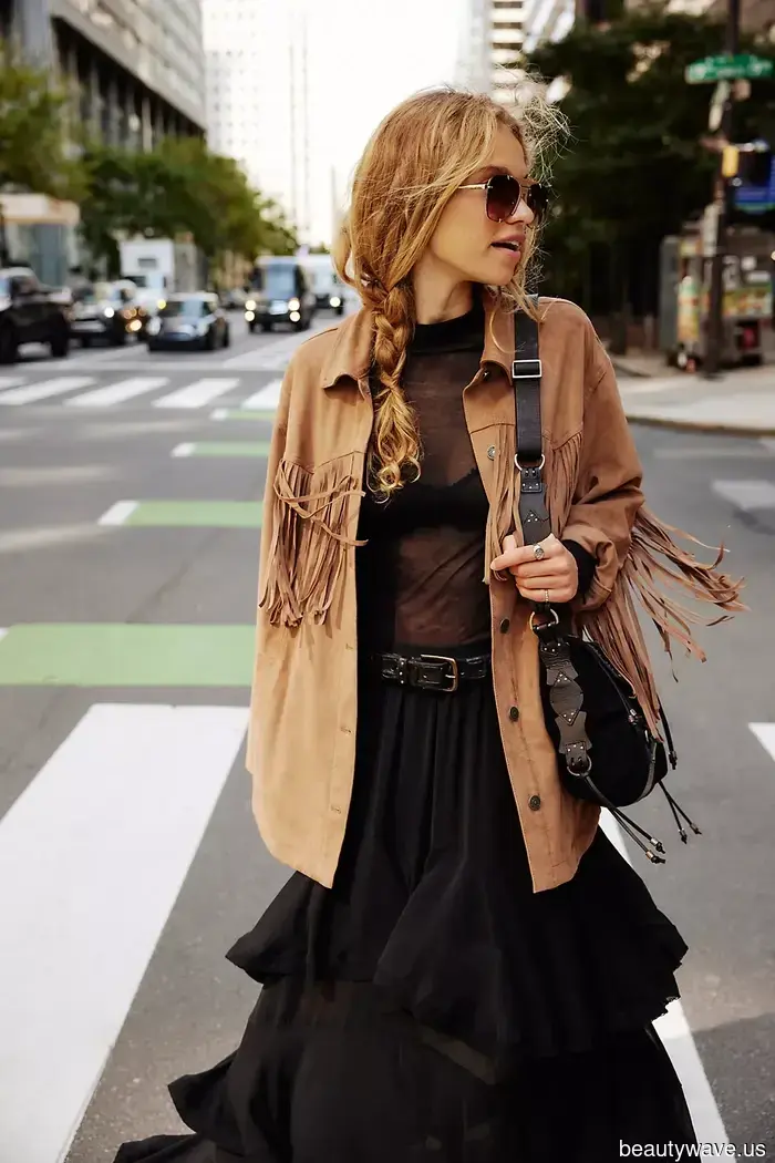 5 Wege, wie französische Frauen Jeans und einen Pullover weniger "langweilig" und mehr 2026 aussehen lassen