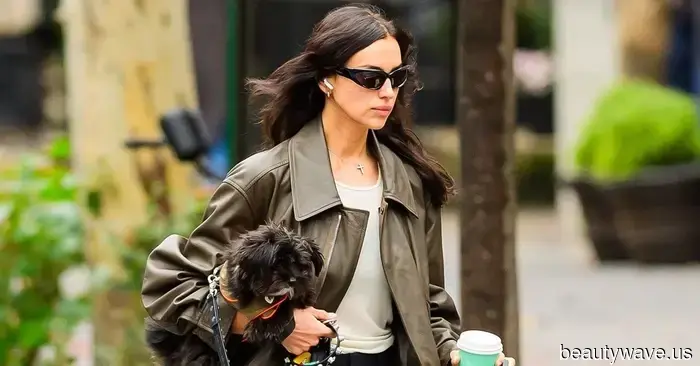 Si quieres señalar que tienes un trabajo genial, usa esta controvertida tendencia de zapatos con tus pantalones.