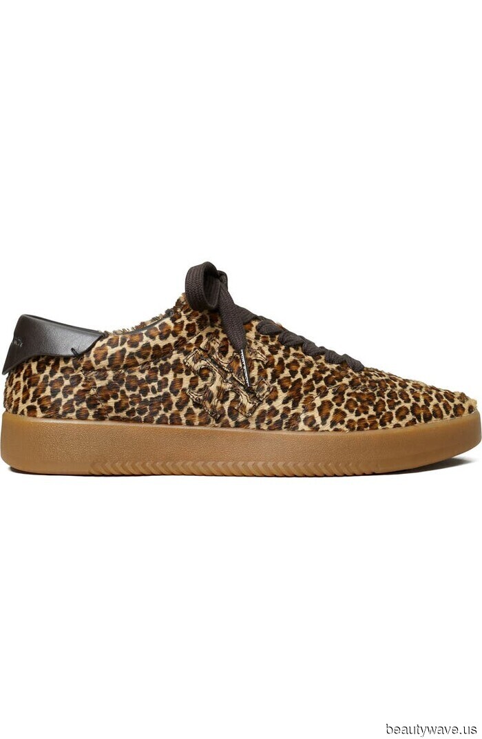 Confirmed: Jeans and a T-shirt Become Much More Exciting When Paired With This Winter Sneaker Trend.