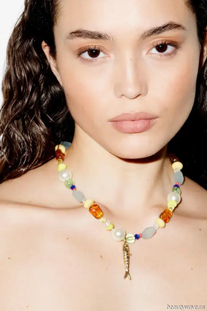 Guarda bene: ogni ragazza alla moda indossa questo trend di gioielli.