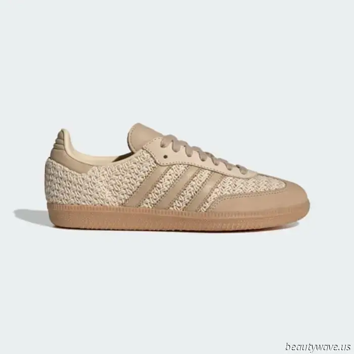In my opinion, the key to styling this fall's trendiest color combination begins with these sneakers.