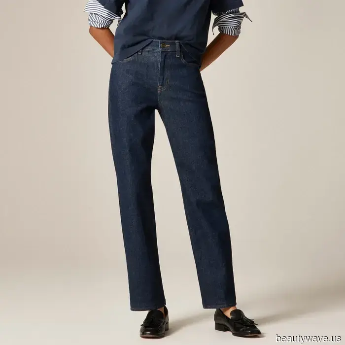 Estate o autunno, questa è la tendenza delle scarpe basse casual ma eleganti che sta sempre bene con i jeans.