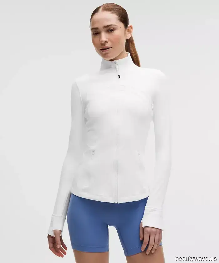 I’m a Fashion Editor who plays tennis every week—here are the items I adore both on and off the court.