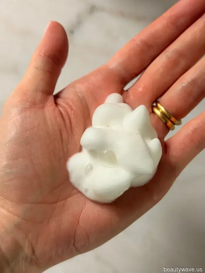 Dieses altmodische Haarprodukt ist gerade zum Geheimnis geworden, um feinem Haar Volumen zu verleihen.