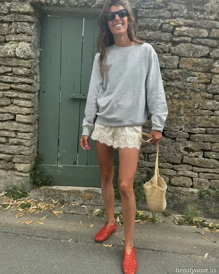 This fashionable French woman combined the summer's debated shoe and shorts trends, resulting in an incredibly chic outfit.