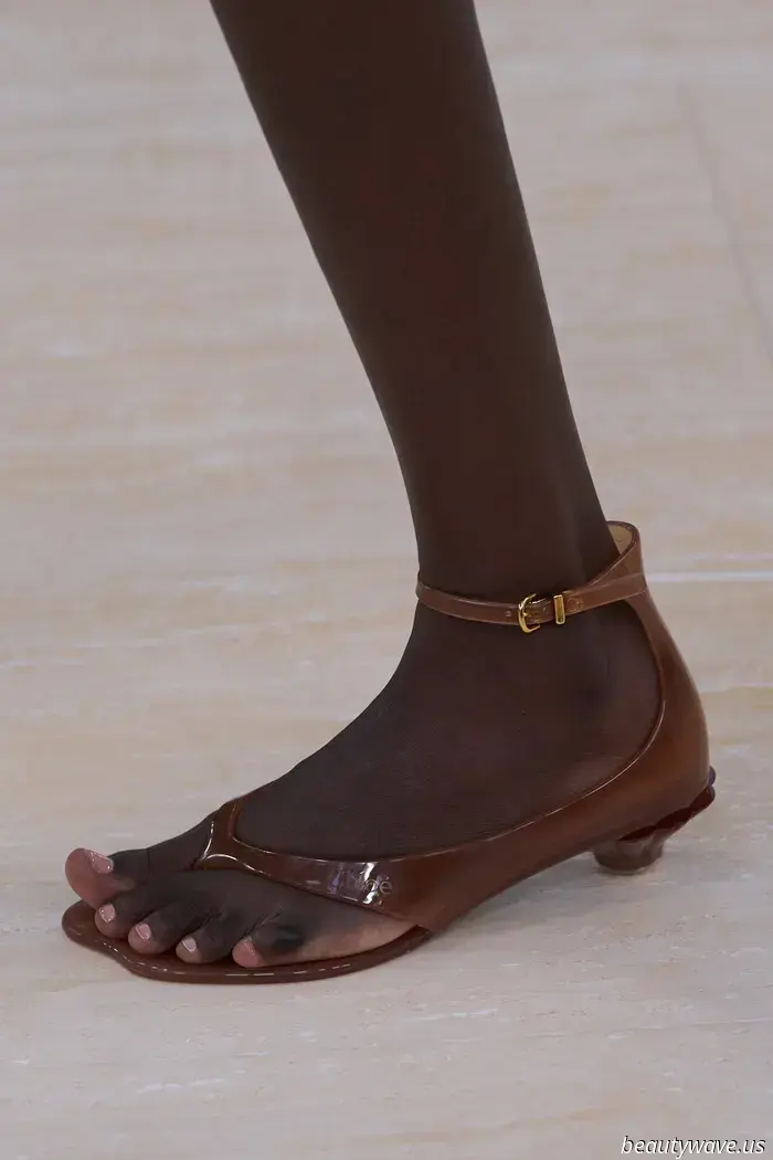 Sono questi sandali di gelatina più chic del mondo?