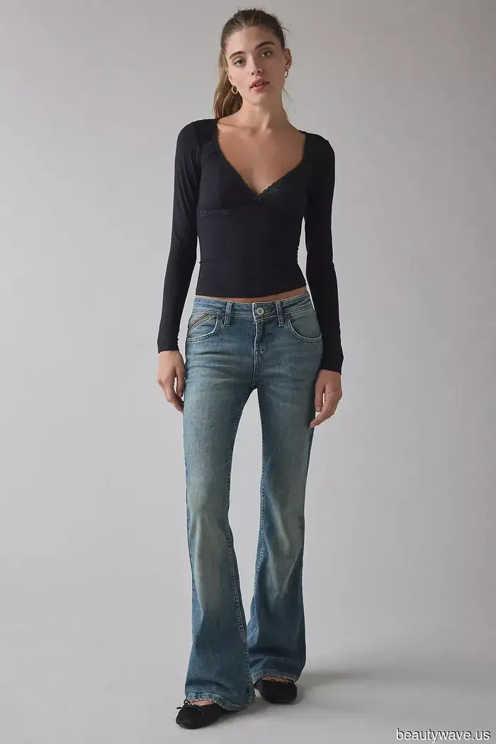 Trendy Girls Are Sporting These Pant Styles with Flats, Heels, and Everything Else.