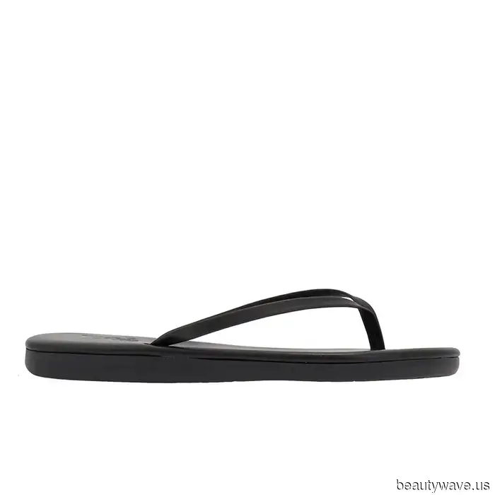 The most fashionable women I know are pairing shorts with these classic shoe trends this summer.
