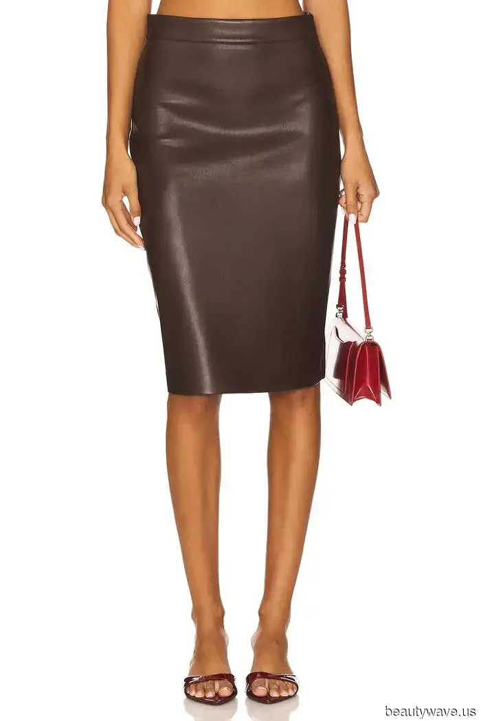 This Is the Skirt Style Editors Consistently Don During Winter Fashion Events.