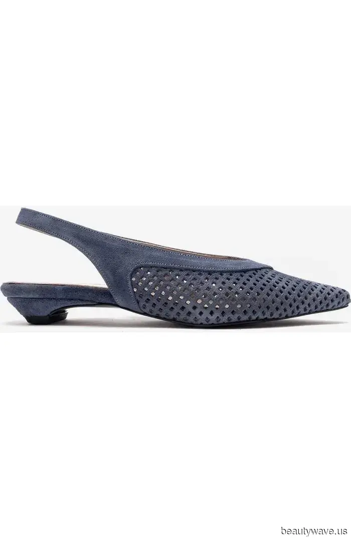 Estoy usando zapatillas, sandalias y zapatos planos hasta nuevo aviso—me gustan estos 28 de Nordstrom.