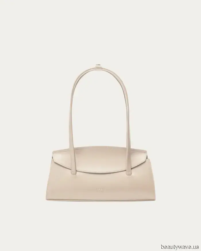 From New York City to London, fashionable individuals everywhere are seen with this sleek, low-profile bag.