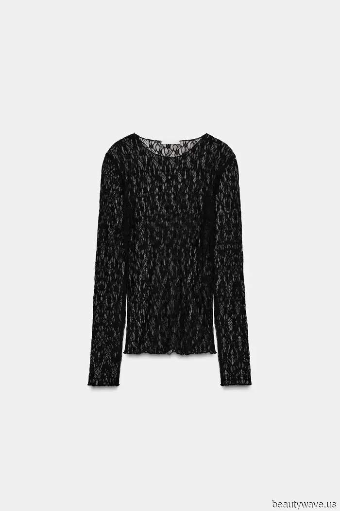 Apologies, Barrel Jeans—this denim trend appears much more sophisticated when paired with heels.