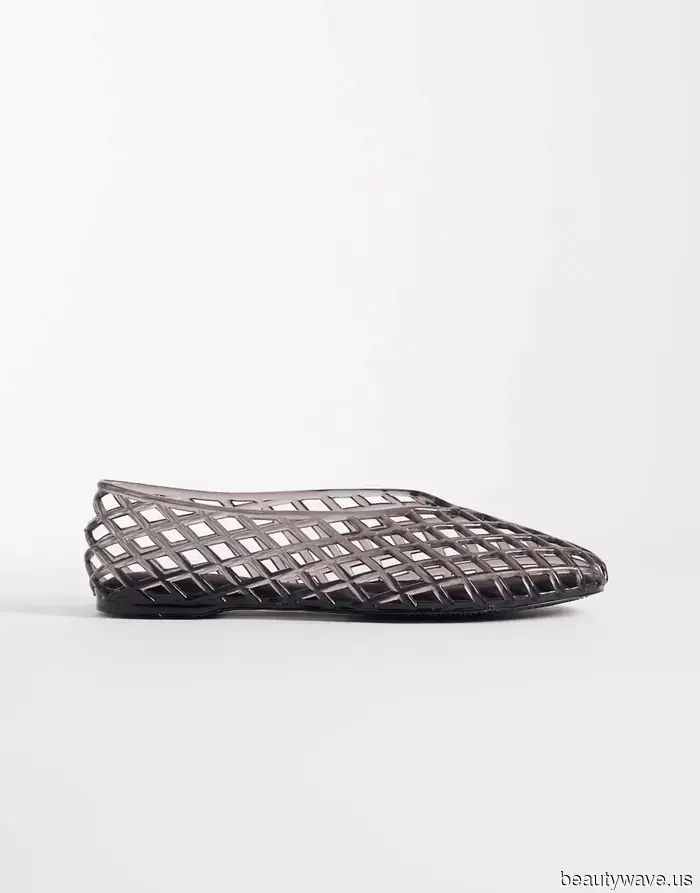 Forget flip-flops—Alexa Chung has just announced that this controversial style will be the must-have shoe for summer.