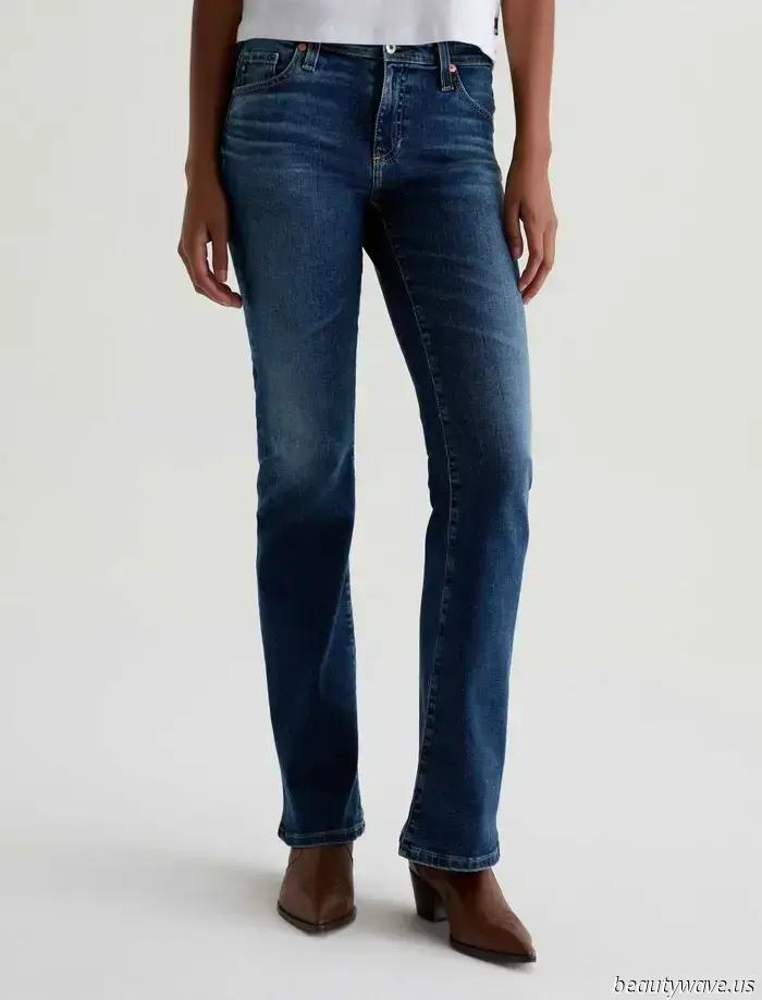 Wer jetzt in einem weißen T-Shirt cool aussehen will, trägt dazu diesen altmodischen Denim‑Trend.