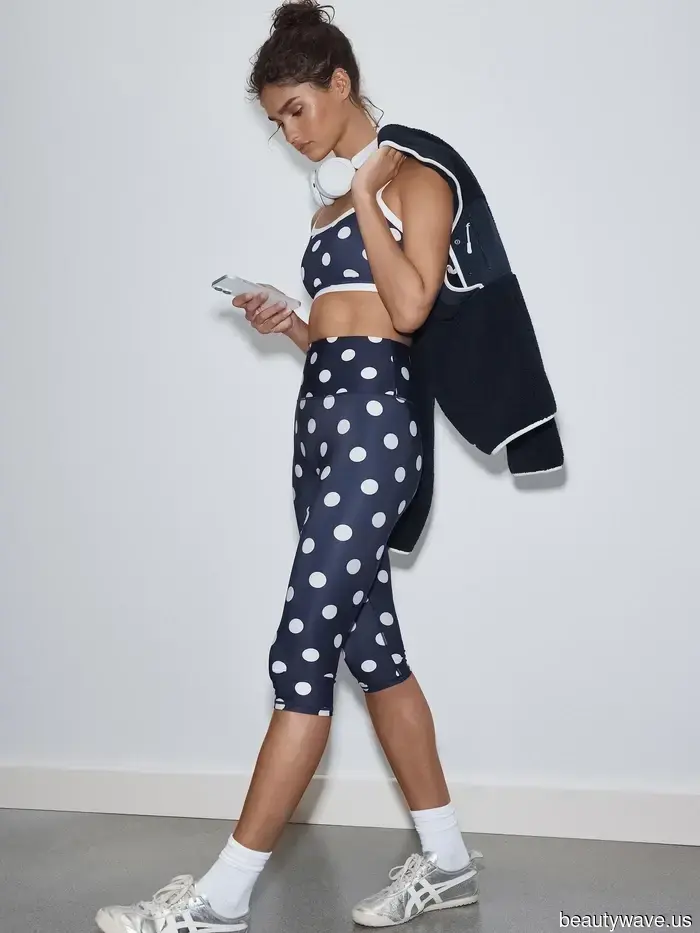 Both Gen Z and Millennials are on the same page: If you plan to sport leggings this summer, do so in these specific ways.