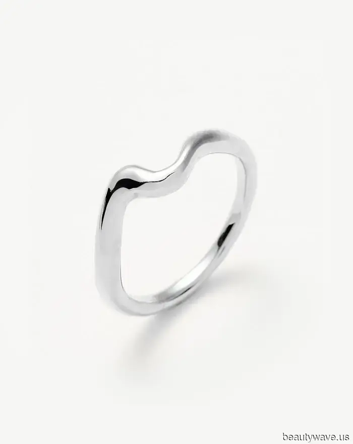 Carolyn Bessette Kennedy is my style icon for 2026—here are 5 minimalist '90s outfits I'm recreating to achieve her look.