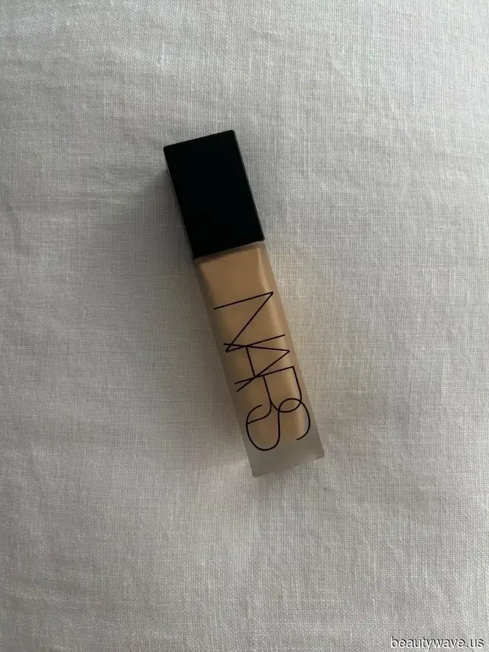 Ich bin Makeup-Artist und Beauty-Redakteurin mit fettiger Haut&mdash;das sind die Foundations, die ich tatsächlich benutze.