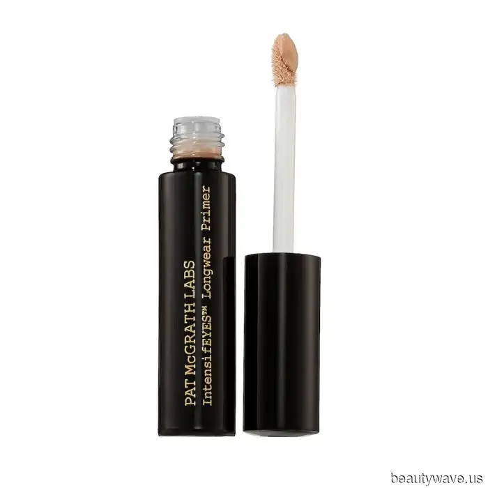 Schizzi vittoriani, "Street Goth" e Dior&mdash;i riferimenti di bellezza che non dovresti ignorare in Mercoledì…