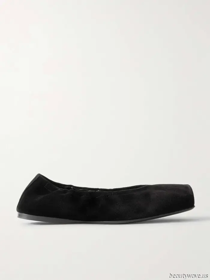 Is it just me, or are all the trendy girls now combining ballet flats with this anti-denim pant trend?