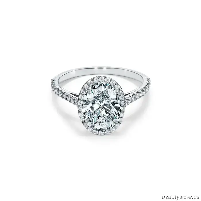 Wow! Elsa Hosk's latest engagement ring from Tiffany & Co. is completely timeless—take a closer look!