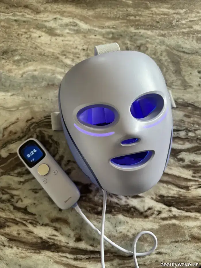Ho provato la maschera LED migliorata di Shark—Ecco come si confronta con l'originale