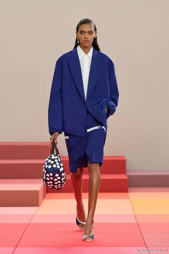 Fendi präsentierte eine psychedelische Kollektion, die sich wie eine Zukunft und wie ein ewiger Sommer anfühlte.