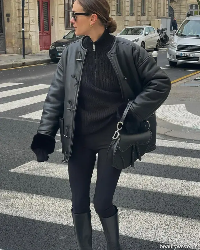 Französische Frauen tragen selten Leggings, es sei denn, sie werden mit diesem speziellen Stiefelstil kombiniert.