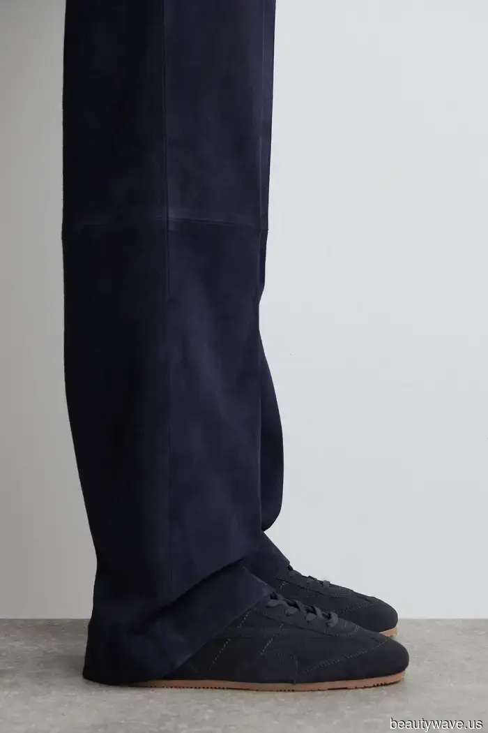 Se sei contrario a indossare sneakers con i jeans come lo sono io, fidati&mdash;questo outfit ti farà cambiare idea.