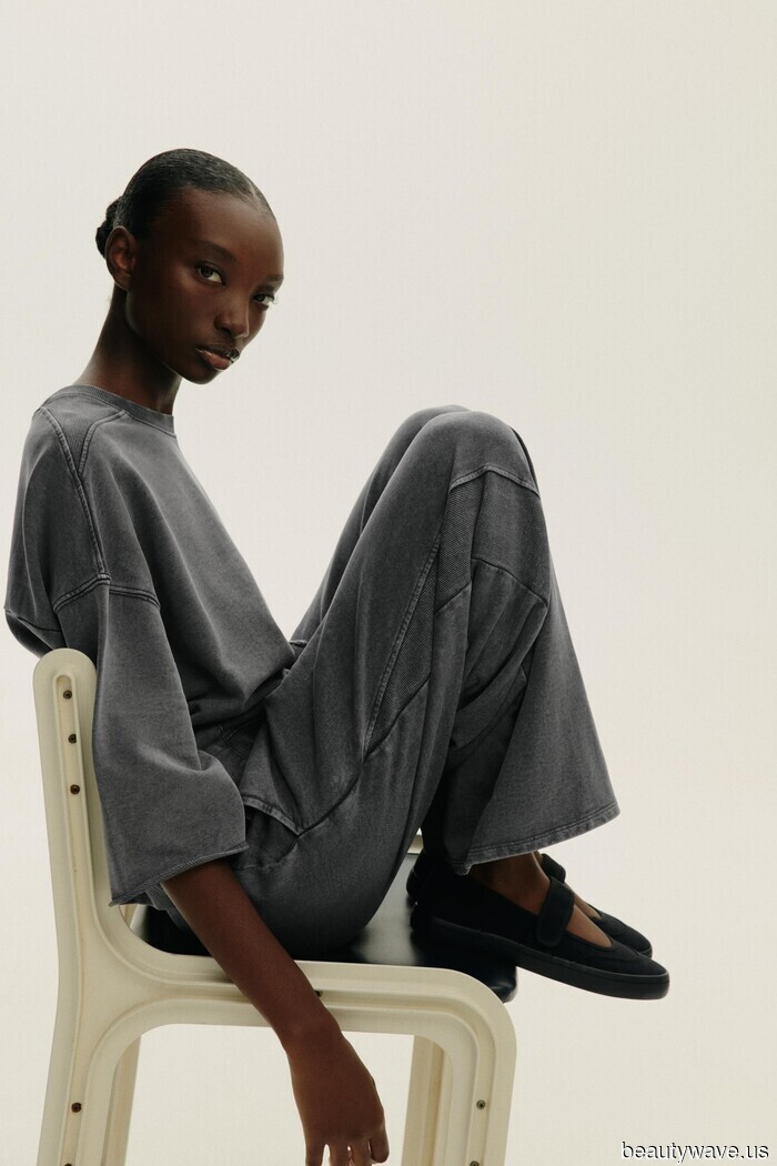 Gli odiatori di sneaker (compreso me stesso) hanno adorato questa carina tendenza delle scarpe, e il paio da $100 è finalmente tornato disponibile.