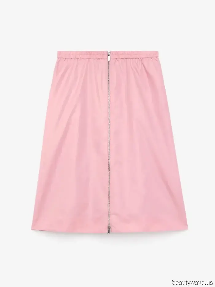 Everyone in the fashion world is in consensus: this winter boot style is versatile enough to be paired with jeans, skirts, and leggings.