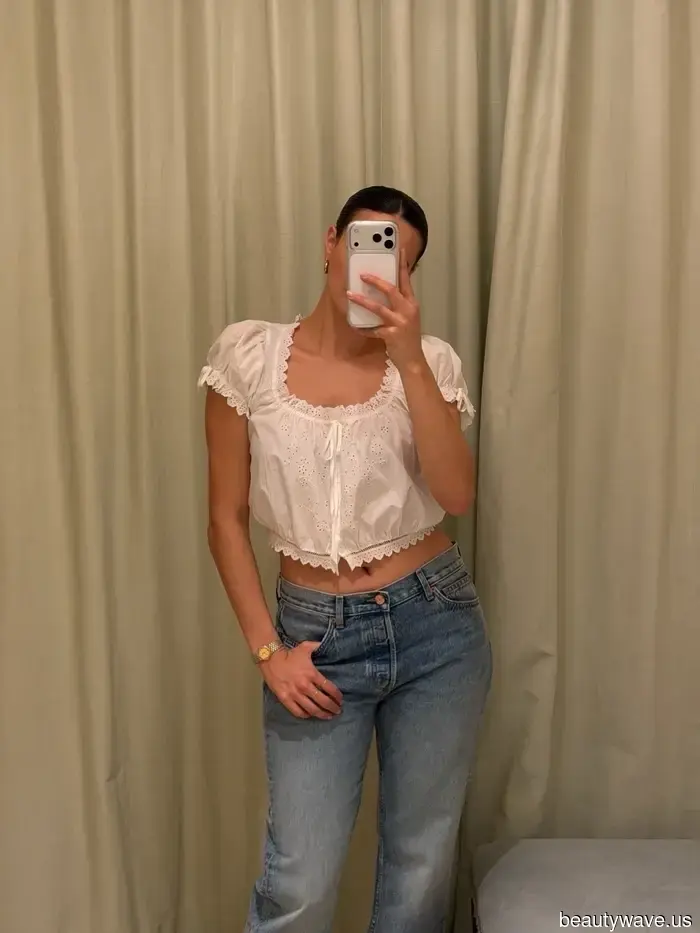 Prendi i tuoi jeans e la borsa a cestino&mdash;Questa tendenza della blusa virale segna l'inizio ufficiale della primavera boho