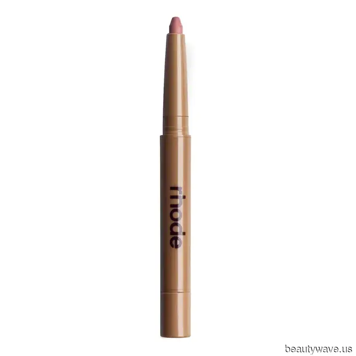 Try This Easy Lip Liner Method for Achieving Fuller-Looking Lips.