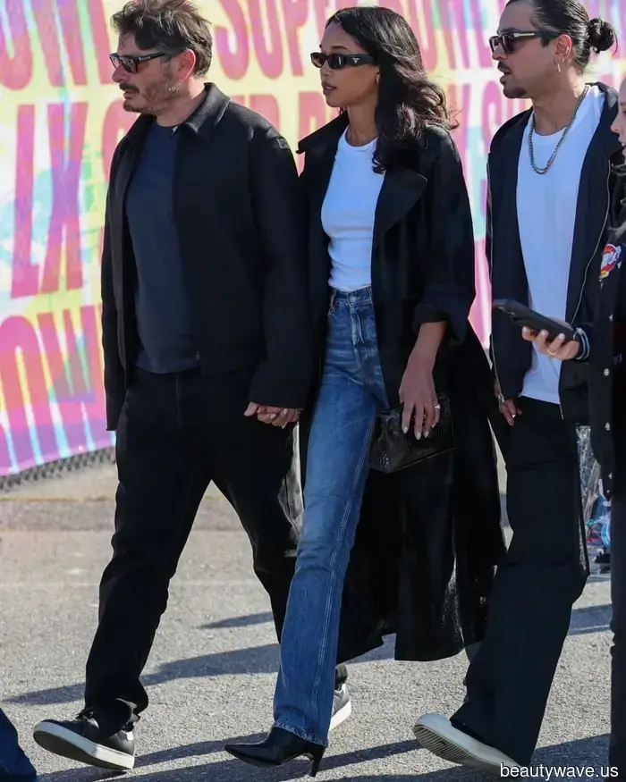 High-rise jeans are making a comeback—here’s how to style them in 2026.