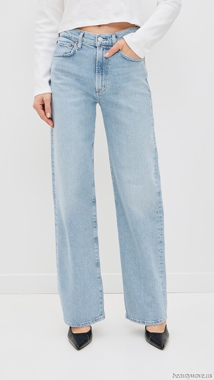 Black jeans are currently taking a break—this is the denim color trend that stylish girls are pairing with heels.