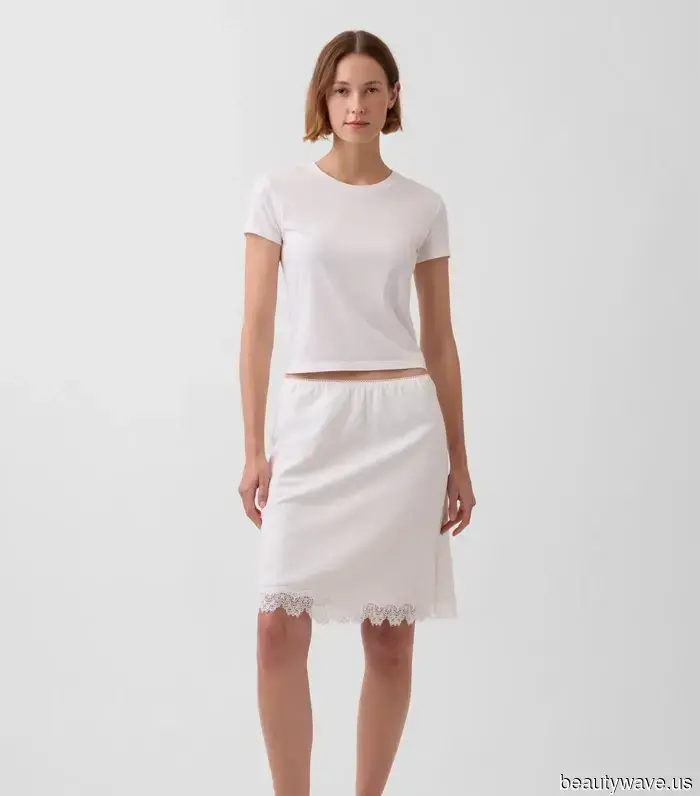 Se indossi le ballerine quest'estate, ecco la tendenza delle gonne più cool con cui abbinarle.