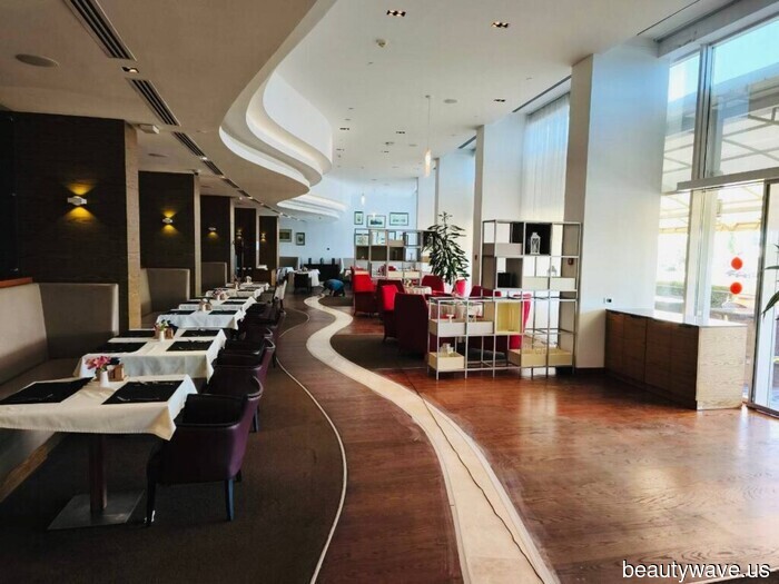 Restaurante de cocina del Mar Negro "Bósforo" En el territorio federal de Sirius, en el hotel de categoría 4* Legenda (ex. Imeretinski) ha reabierto sus puertas el restaurante de cocina del Mar Negro "Bósforo".