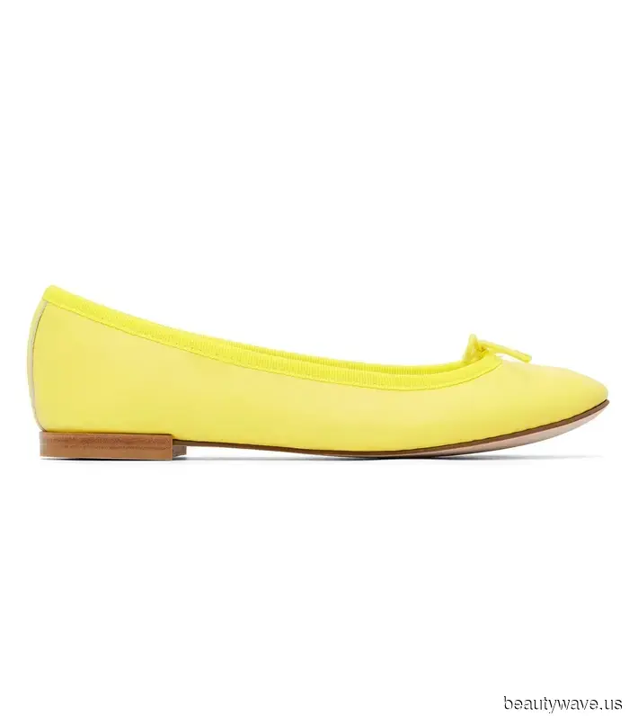 Las personas de moda ocupadas saben que esta tendencia de zapatos planos hace que los atuendos se vean más elegantes cuando ya llegas tarde.