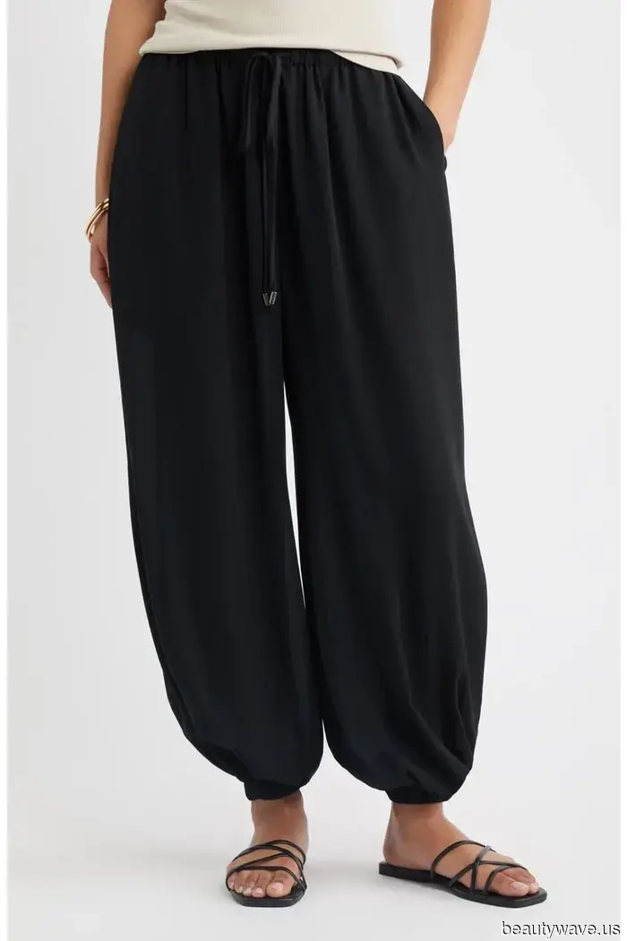 If you want to appear more like a New Yorker while wearing Birkenstocks, opt for this particular style paired with this pant trend.