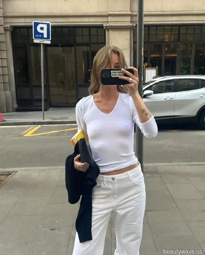 Questa t-shirt è stata "fuori" per così tanto tempo che è difficile credere che sia di nuovo alla moda.